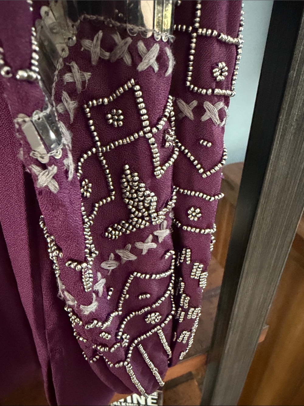 Chicos Women's Embroidered Sleeve Split-Neck Top - Plum size 8 ptp 21 - Picture 3 of 6